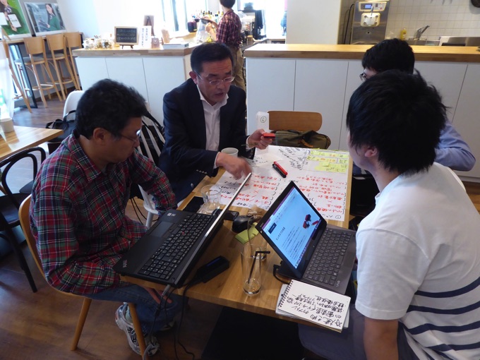 写真左から2人目はリージョンズ株式会社代表取締役高岡幸生さん。得意分野はビジネス・コンセプト、サバイバル、営業、人材。