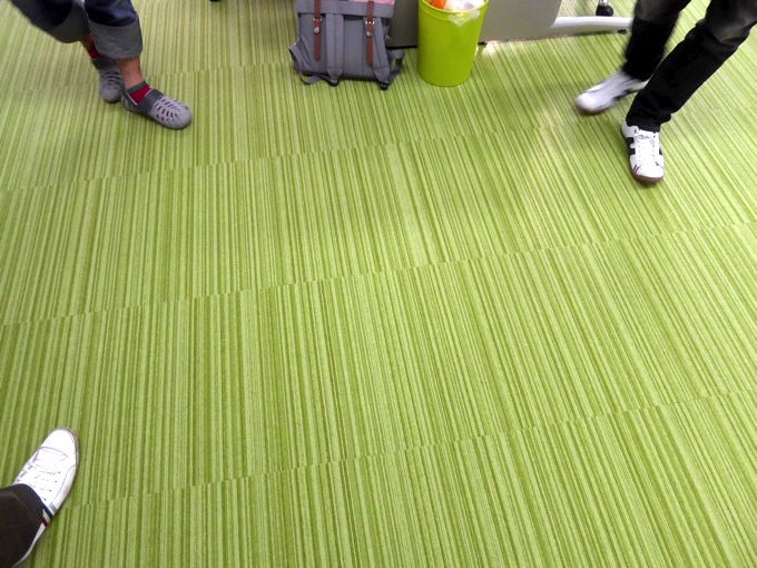 絨毯は緑