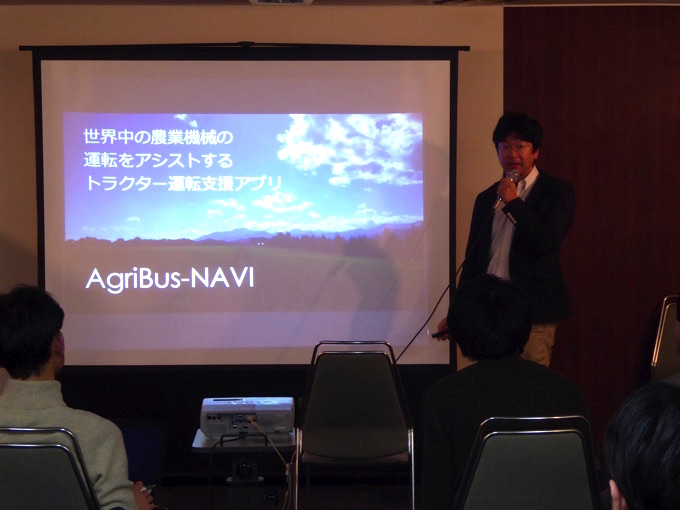 「AgriBus-NAVI」のピッチを行う株式会社農業情報設計社の濱田安之さん