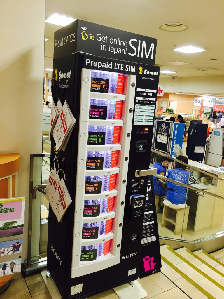 JR札幌駅に訪日外国人向けのSIM自動販売機「Prepaid LTE SIM」をソネットが設置